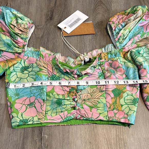 Absolutely gorgeous top 🍀. Size S - Picture 6 of 10